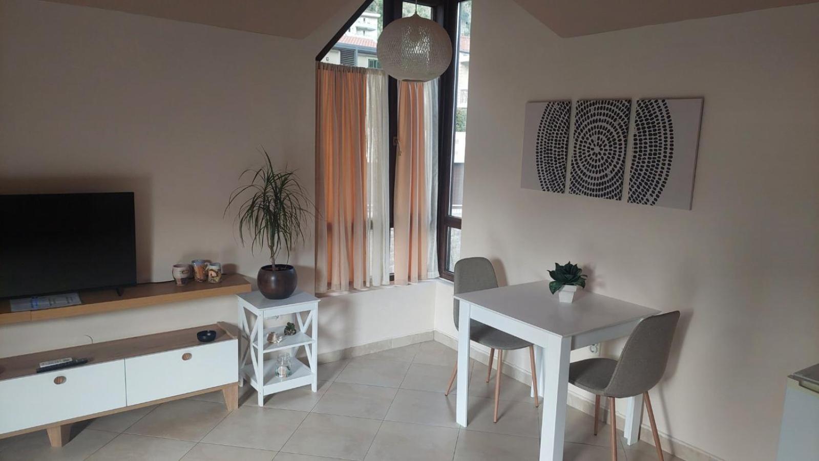 Mila'S Studio Kotor Bagian luar foto