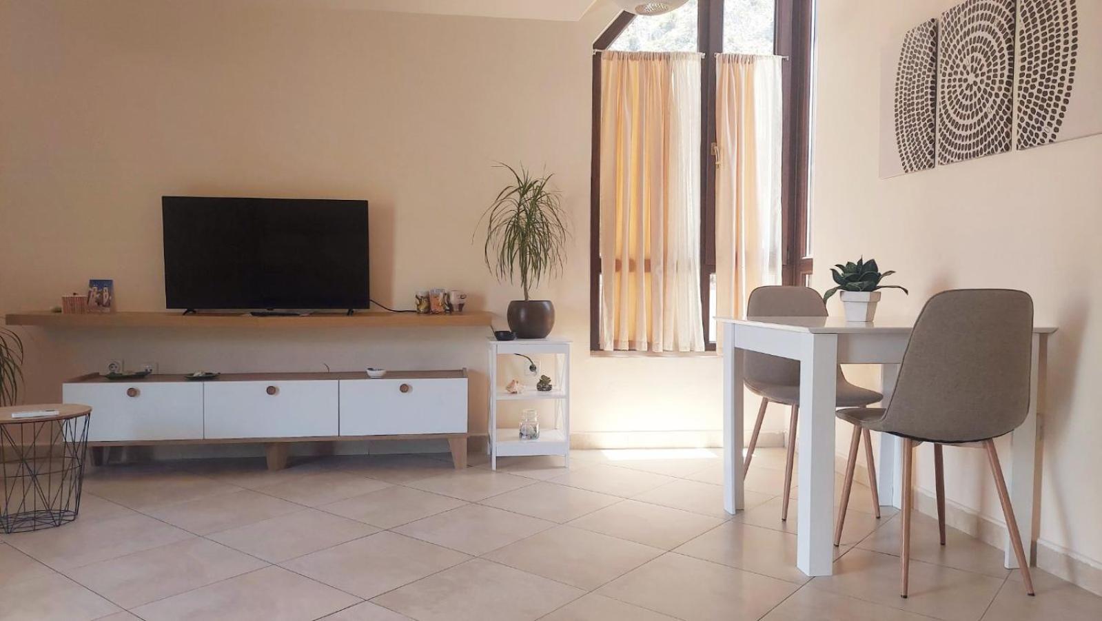 Mila'S Studio Kotor Bagian luar foto